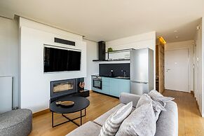 Earth Boutique Apartments Next to Stavros Niarchos