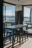 Earth Boutique Apartments Next to Stavros Niarchos