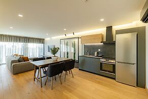 Earth Boutique Apartments Next to Stavros Niarchos