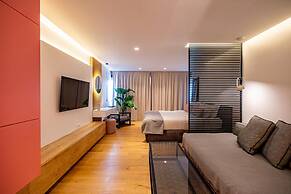 Earth Boutique Apartments Next to Stavros Niarchos
