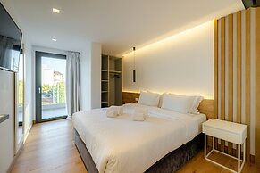 Earth Boutique Apartments Next to Stavros Niarchos