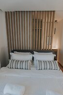 Earth Boutique Apartments Next to Stavros Niarchos