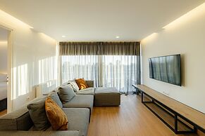 Earth Boutique Apartments Next to Stavros Niarchos