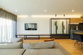 Earth Boutique Apartments Next to Stavros Niarchos