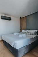 Earth Boutique Apartments Next to Stavros Niarchos