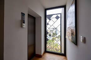 Earth Boutique Apartments Next to Stavros Niarchos