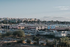 Earth Boutique Apartments Next to Stavros Niarchos