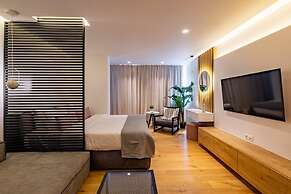 Earth Boutique Apartments Next to Stavros Niarchos