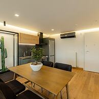 Earth Boutique Apartments Next to Stavros Niarchos
