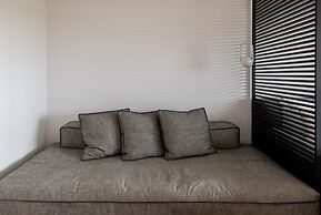 Earth Boutique Apartments Next to Stavros Niarchos
