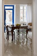 Platanos Cycladic House