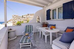 Nemelo Beach House in Panormos