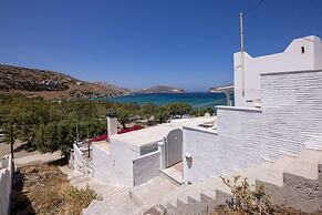 Nemelo Beach House in Panormos