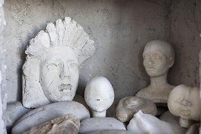 Daphnis the Artist s House