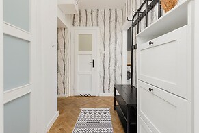 Bright Apartment in Wola by Renters