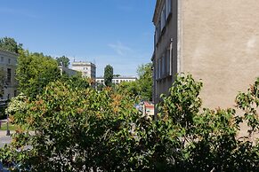 Bright Apartment in Wola by Renters