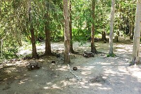 Riverbend Cottages & RV Resort