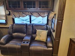 Riverbend Cottages & RV Resort