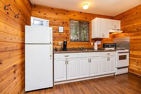 Riverbend Cottages & RV Resort