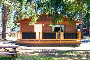 Riverbend Cottages & RV Resort