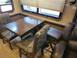 Riverbend Cottages & RV Resort