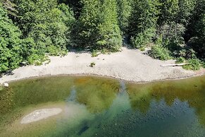 Riverbend Cottages & RV Resort