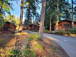 Riverbend Cottages & RV Resort