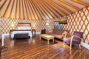 Riverbend Cottages & RV Resort