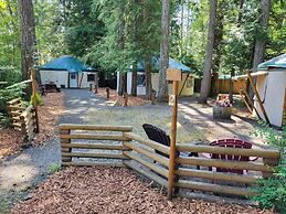 Riverbend Cottages & RV Resort