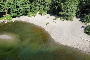 Riverbend Cottages & RV Resort