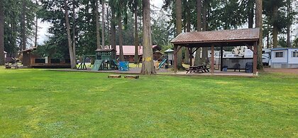 Riverbend Cottages & RV Resort