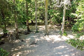 Riverbend Cottages & RV Resort