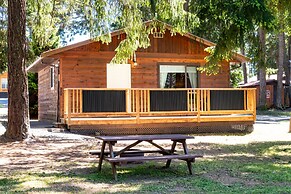 Riverbend Cottages & RV Resort