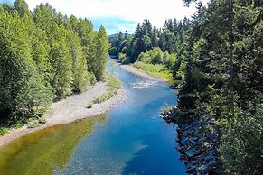 Riverbend Cottages & RV Resort