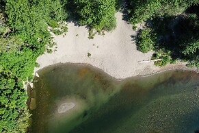 Riverbend Cottages & RV Resort