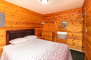 Riverbend Cottages & RV Resort