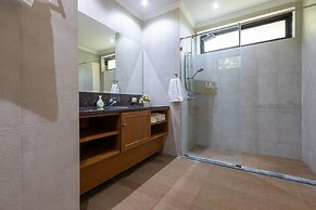 Large 6 Bed Luxury Villa on the Golf Course (PHJ)