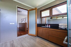 Large 6 Bed Luxury Villa on the Golf Course (PHJ)