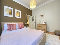 Chic Spacious Flat Near Istiklal Avenue in Beyoglu