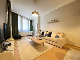 Chic Spacious Flat Near Istiklal Avenue in Beyoglu