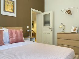 Chic Spacious Flat Near Istiklal Avenue in Beyoglu