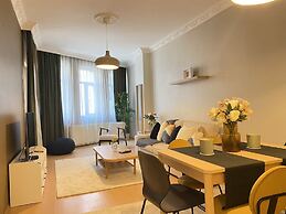 Chic Spacious Flat Near Istiklal Avenue in Beyoglu