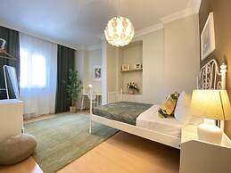 Chic Spacious Flat Near Istiklal Avenue in Beyoglu