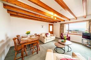 Bellrock View - Traditional Coastal Retreat