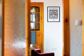 Bellrock View - Traditional Coastal Retreat