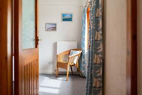 Bellrock View - Traditional Coastal Retreat