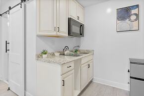 Cozy Comfortable and Quiet Suites