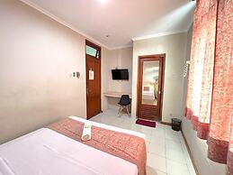 Winotosastro Hotel by Athelu