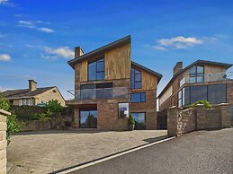 Oakwood House