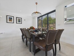 Oakwood House